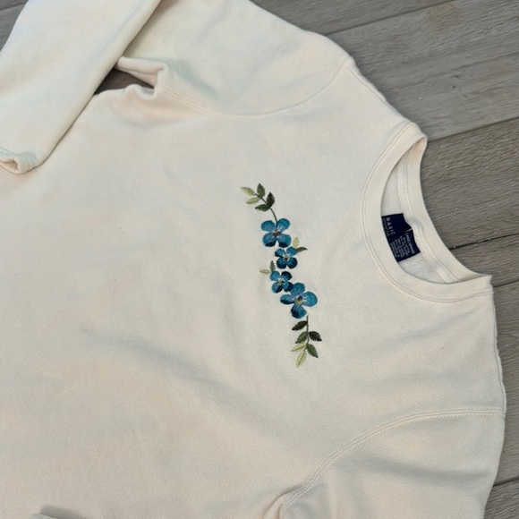 Basic Editions Cream and Floral Embroidered Sweatshirt size L. - Picture 4 of 4